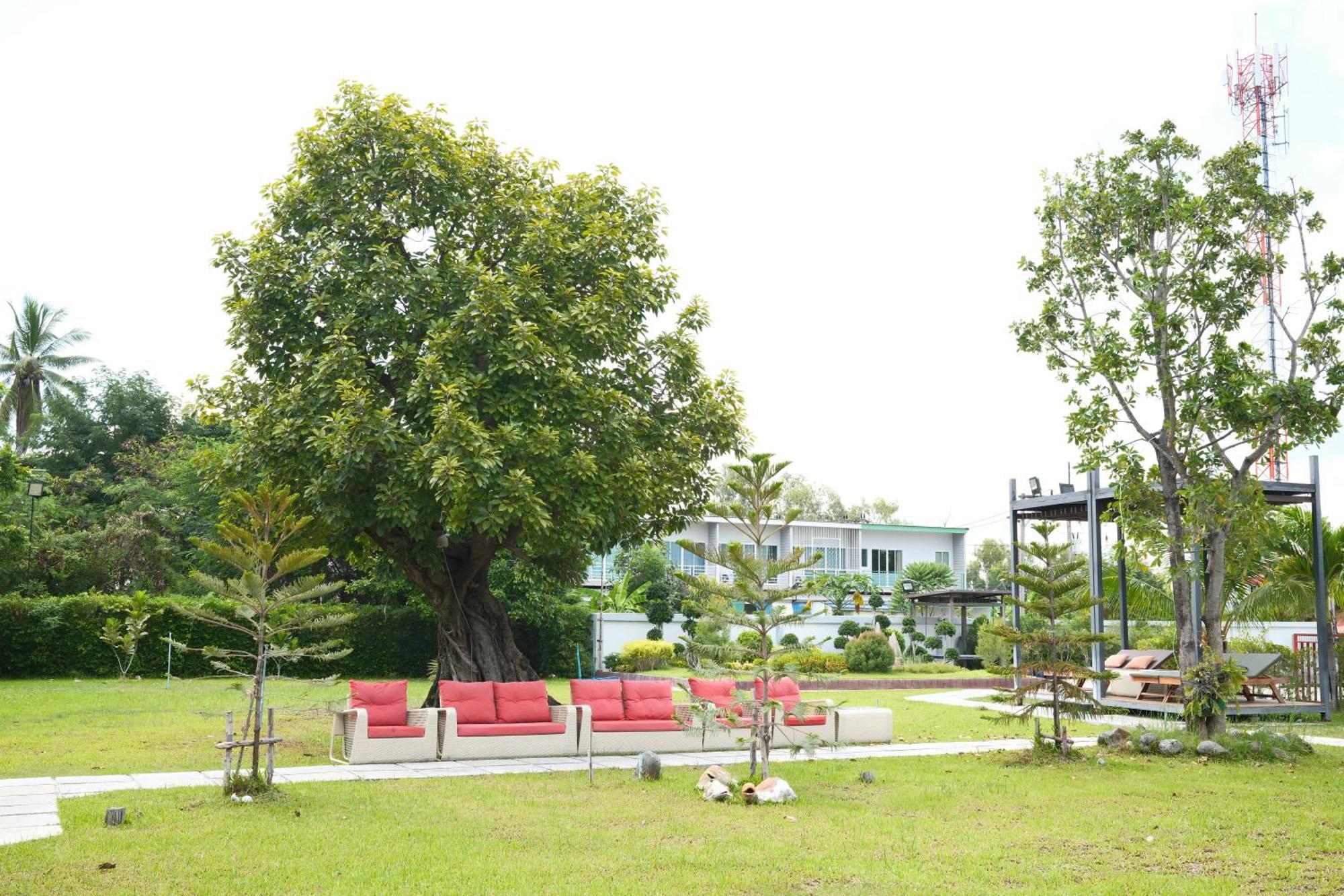 Socool Grand Hotel Nang Rong Εξωτερικό φωτογραφία