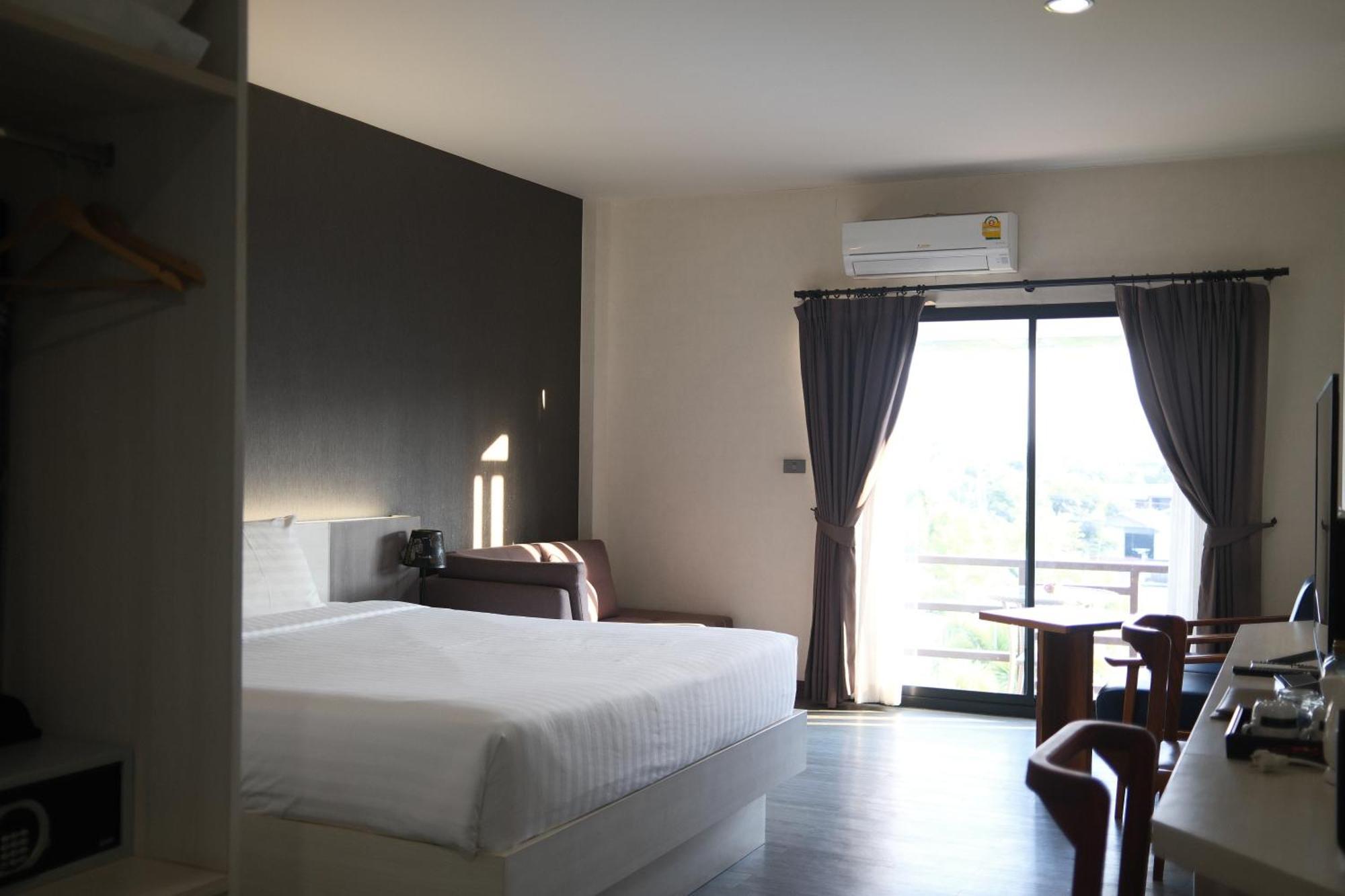 Socool Grand Hotel Nang Rong Εξωτερικό φωτογραφία